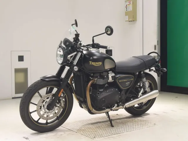 Triumph Street Twin 2021, чёрный, золотистый, фото 4