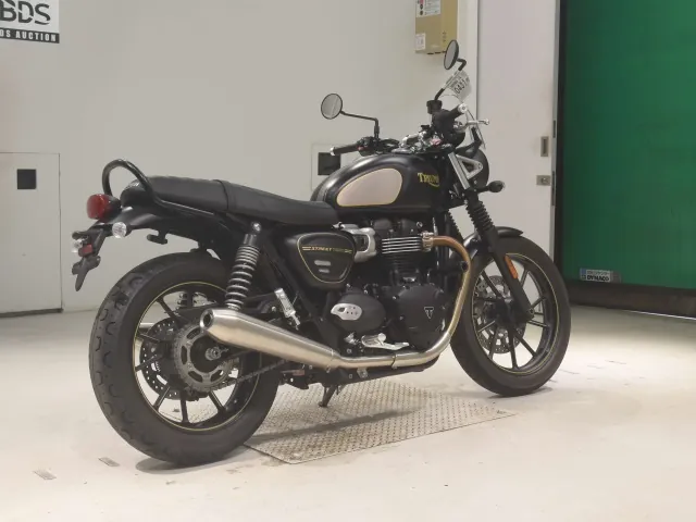 Triumph Street Twin 2021, чёрный, золотистый, фото 5