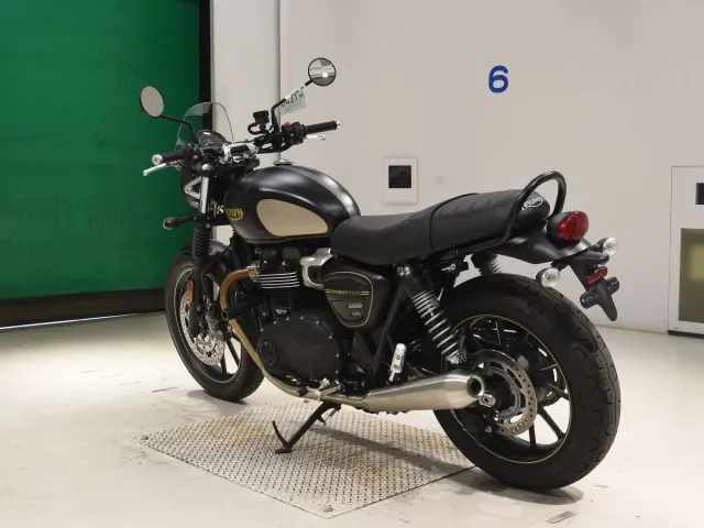 Triumph Street Twin 2021, чёрный, золотистый, фото 6