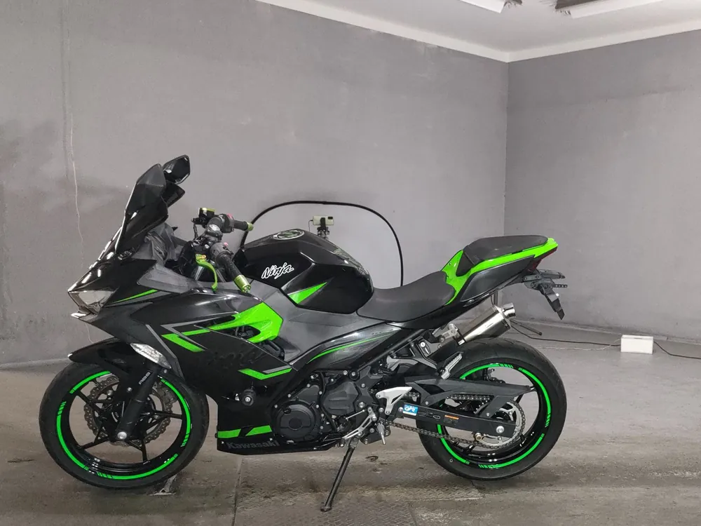 Kawasaki Ninja 400 2019, чёрный, зелёный, фото 2