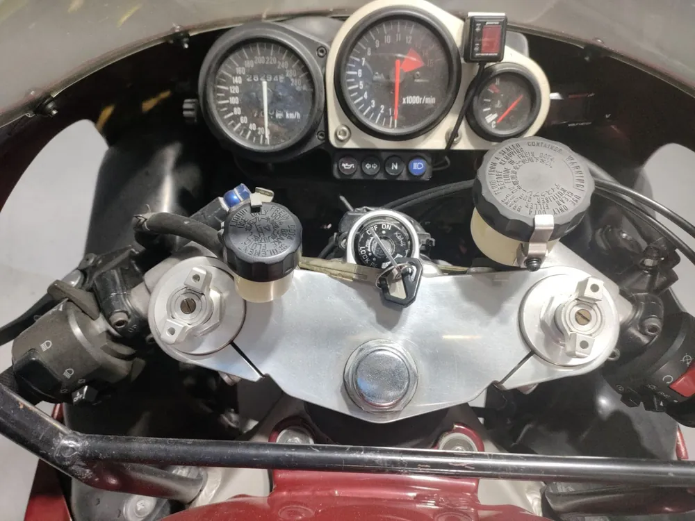 Kawasaki ZX-7R 1997, красный, фото 5