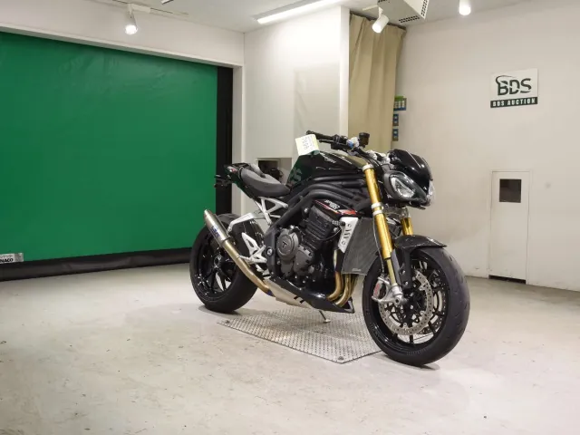 Triumph Speed Triple RS 2022, чёрный, фото 3