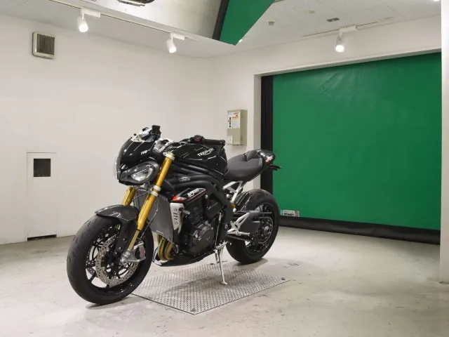 Triumph Speed Triple RS 2022, чёрный, фото 4