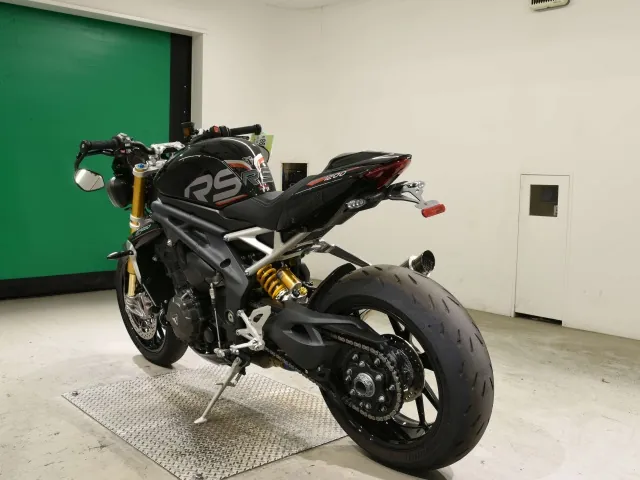 Triumph Speed Triple RS 2022, чёрный, фото 6