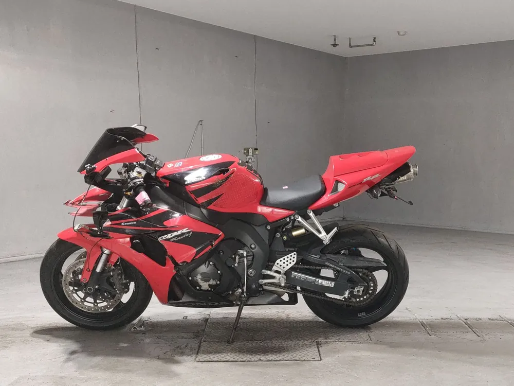 Honda CBR1000RR 2006, красный, фото 2