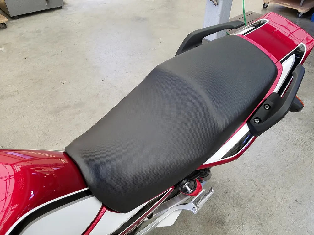 Honda CB400SB 2021, red / white / black, фото 10