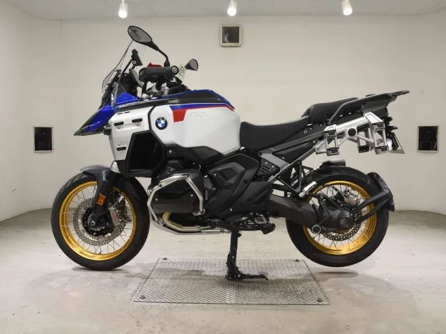 BMW R1300Gs Adv Asa 2025, white | red | blue, фото 2