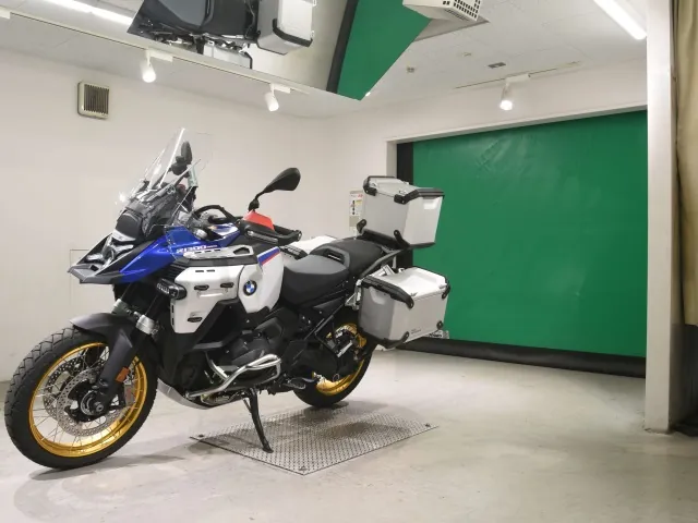 BMW R1300Gs Adv Asa 2026, white | red | blue, фото 4