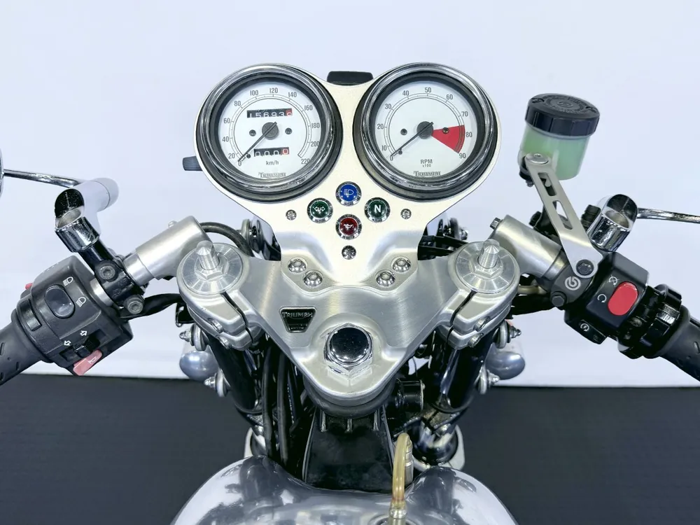 Triumph Thruxton 900 2007, фото 2