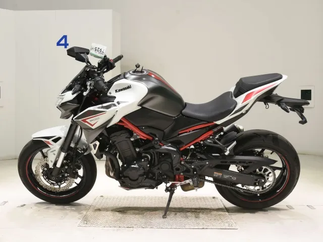 Kawasaki Z900-2 2021, белый, фото 2