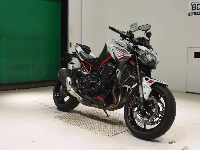 Kawasaki Z900-2 2021, белый, фото 3