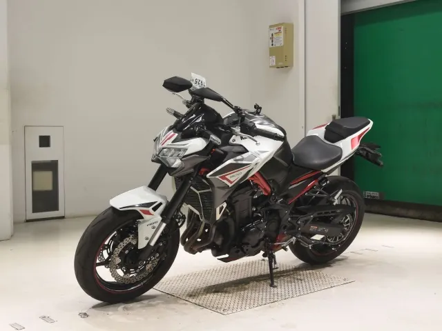 Kawasaki Z900-2 2021, белый, фото 4