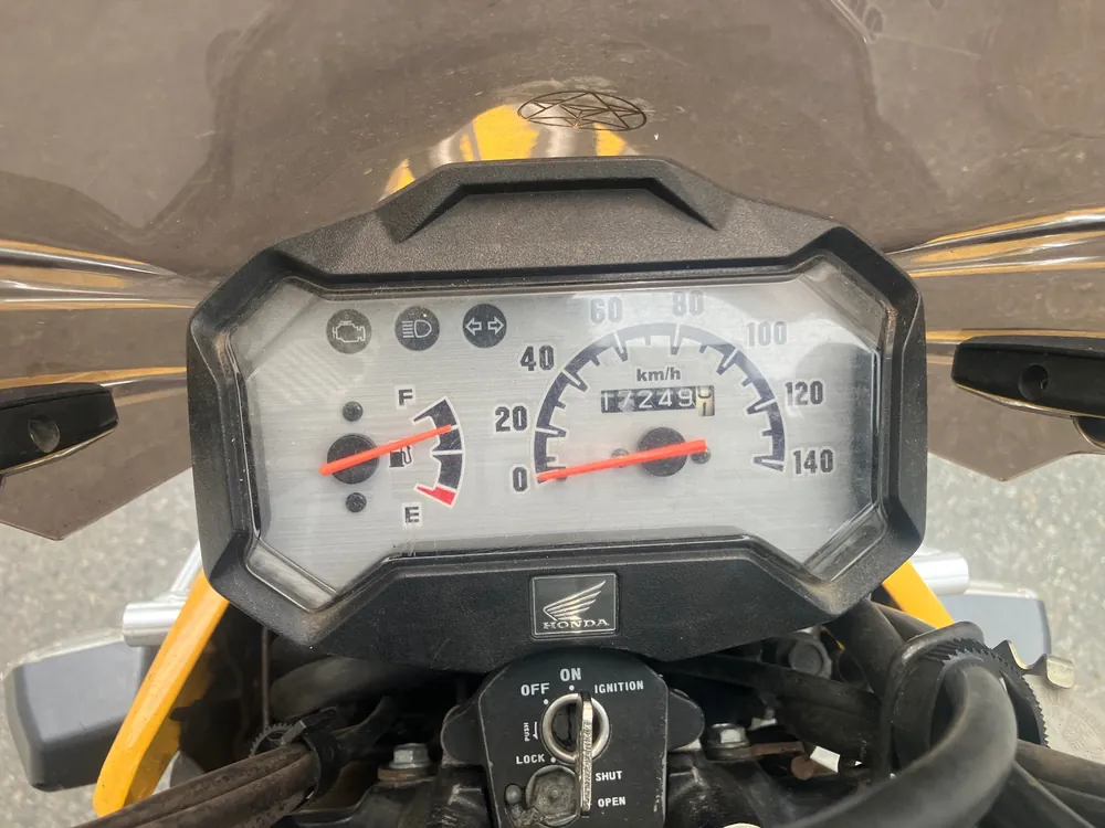 BMW M1000R, жёлтый, фото 3