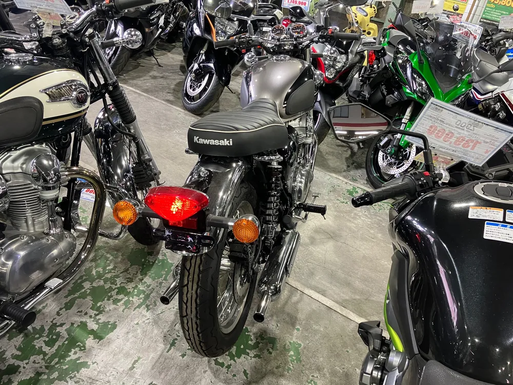 Kawasaki W800-2 2024, серый, чёрный, фото 3