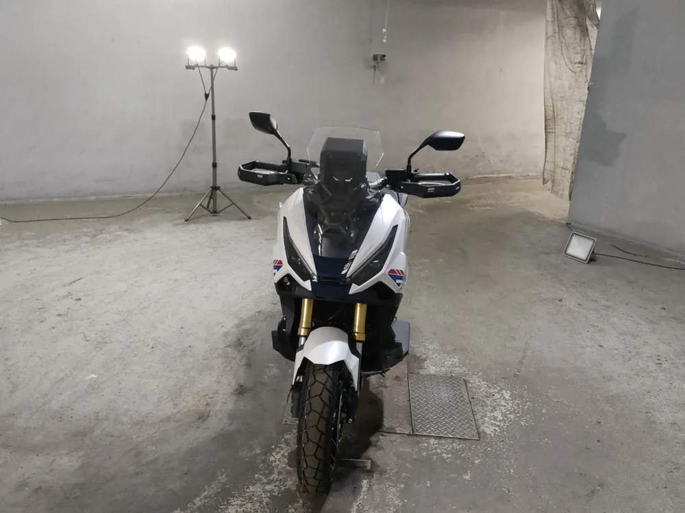 Honda X-ADV750 2026, white / blue, фото 3