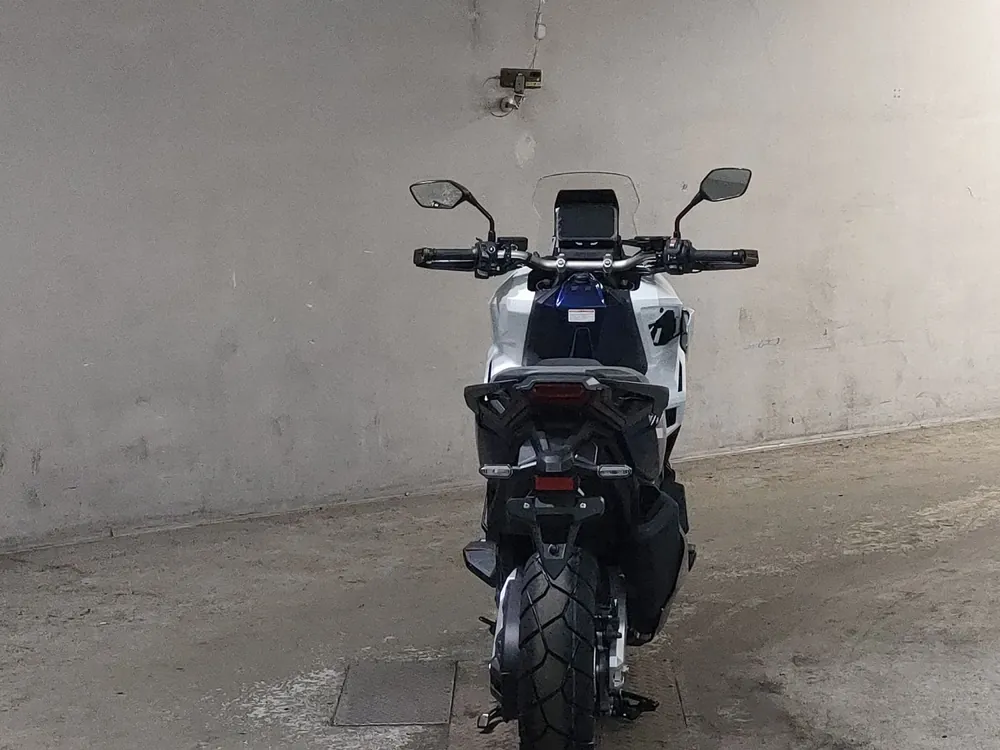 Honda X-ADV750 2026, white / blue, фото 4