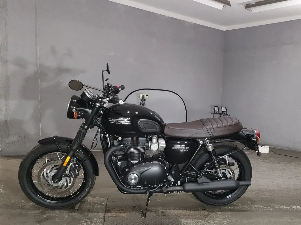 Triumph T120 Bonneville 2023, чёрный, фото 2