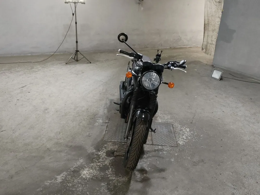 Triumph T120 Bonneville 2023, чёрный, фото 3