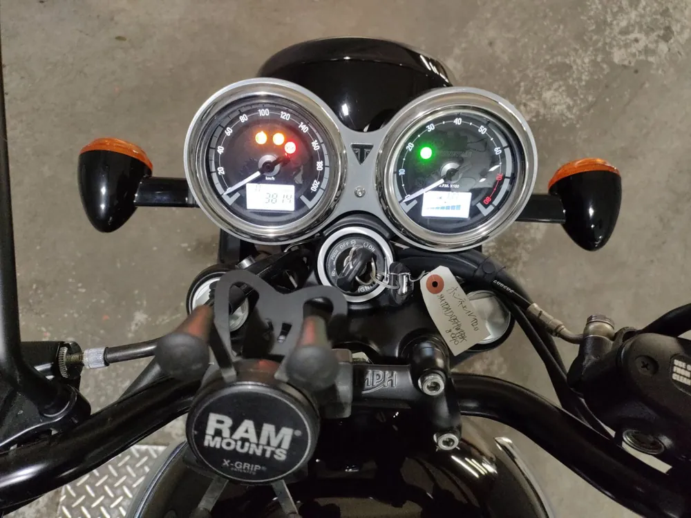 Triumph T120 Bonneville 2023, чёрный, фото 5