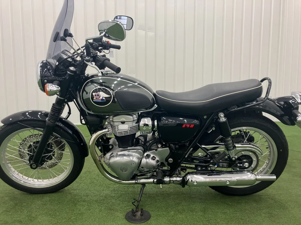 Kawasaki W800-2 2022, чёрный, серебристый, фото 2