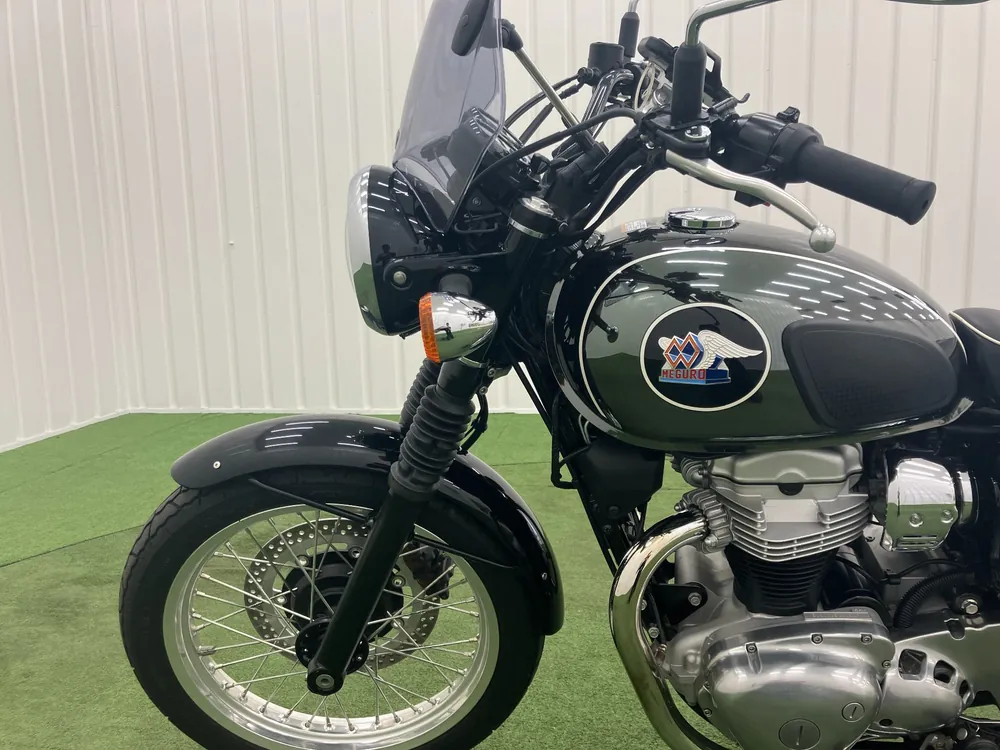 Kawasaki W800-2 2022, чёрный, серебристый, фото 15