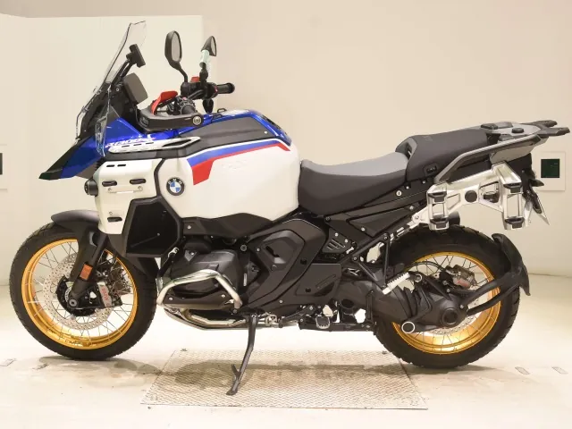 BMW R1300Gs Adv Asa 2026, white | red | blue, фото 2