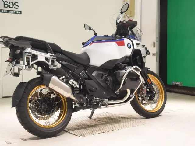 BMW R1300Gs Adv Asa 2026, white | red | blue, фото 5