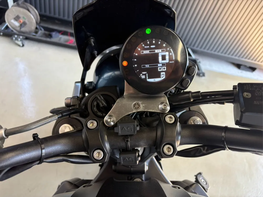 Yamaha XSR900 2016, серебристый, синий, фото 3