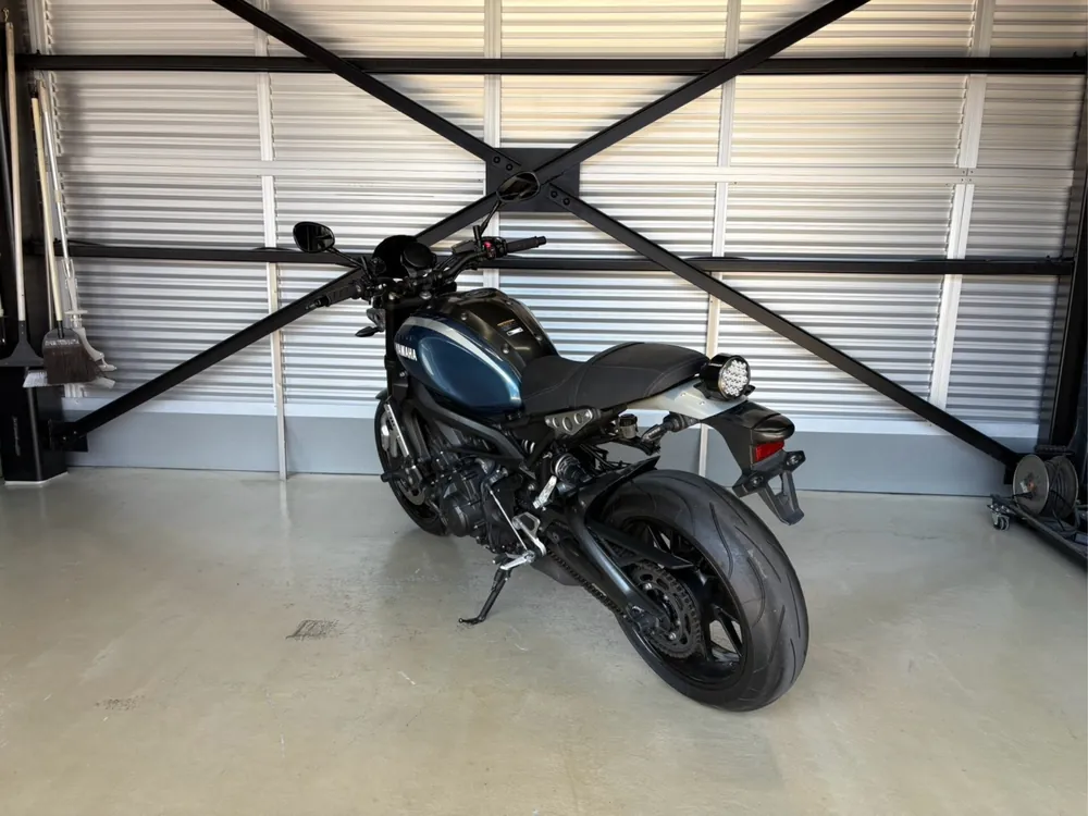 Yamaha XSR900 2016, серебристый, синий, фото 5