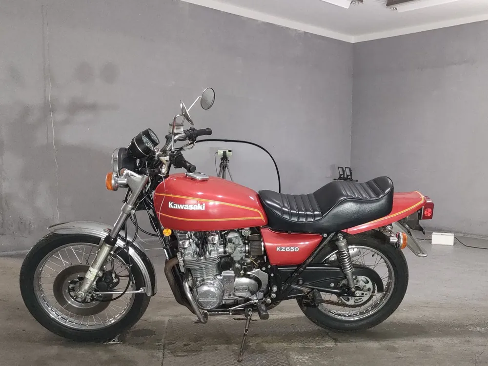 Kawasaki Z650, красный, фото 2