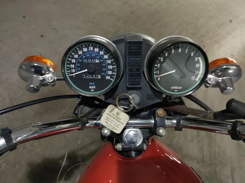 Kawasaki Z650, красный, фото 5