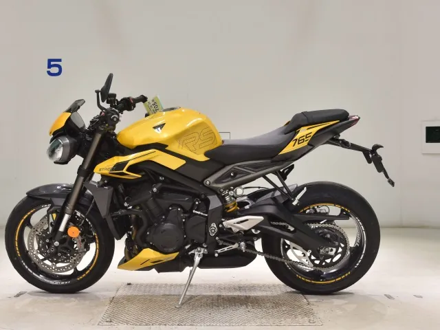Triumph Street Triple RS 2023, жёлтый, фото 2