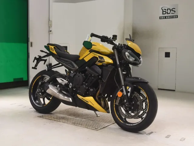 Triumph Street Triple RS 2023, жёлтый, фото 3