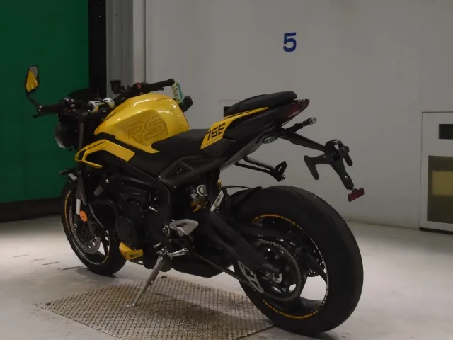 Triumph Street Triple RS 2023, жёлтый, фото 6