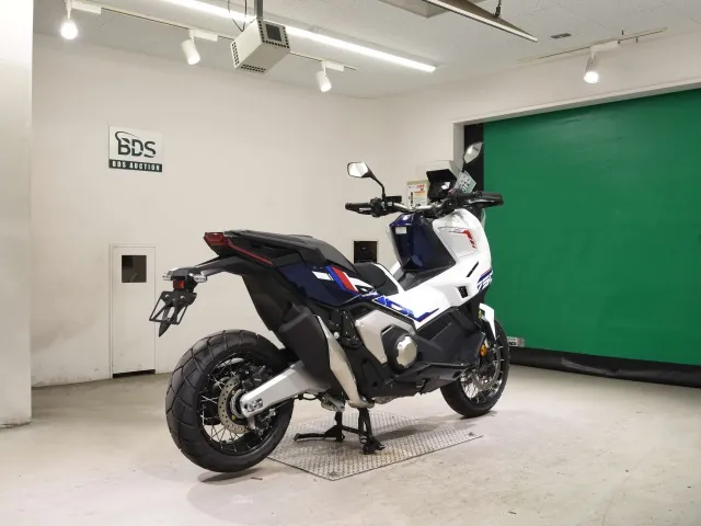 Honda X-ADV750 2026, white | navy blue, фото 5