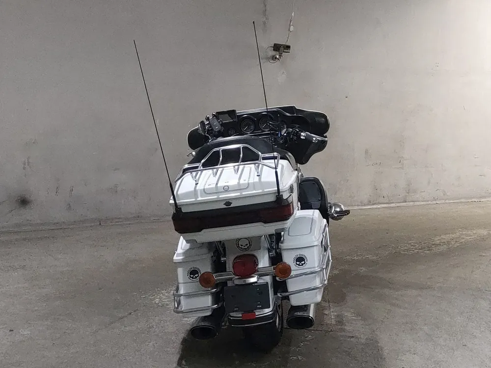 Harley-Davidson FLHTCU1690 2011, белый, фото 4