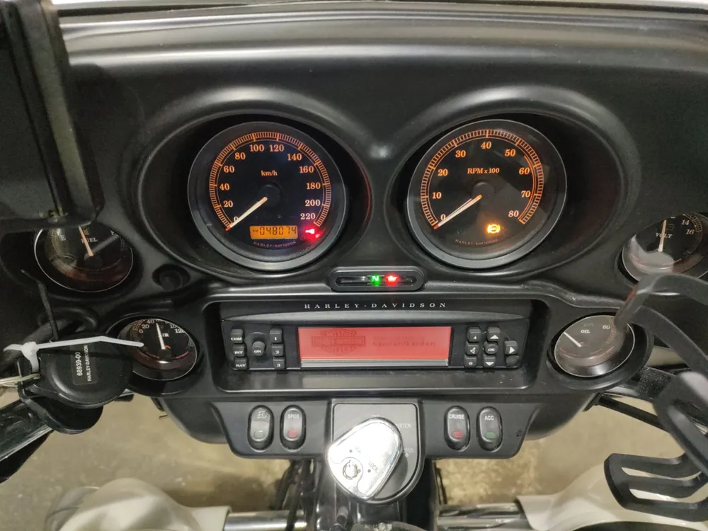 Harley-Davidson FLHTCU1690 2011, белый, фото 5
