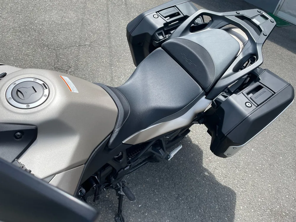 Honda NT1100 2025, золотистый, фото 13