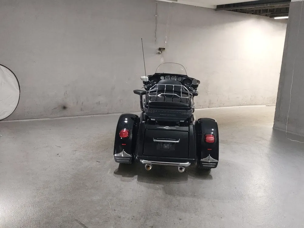 Harley-Davidson FLHTCUTG1690 TRIKE 2015, чёрный, фото 4
