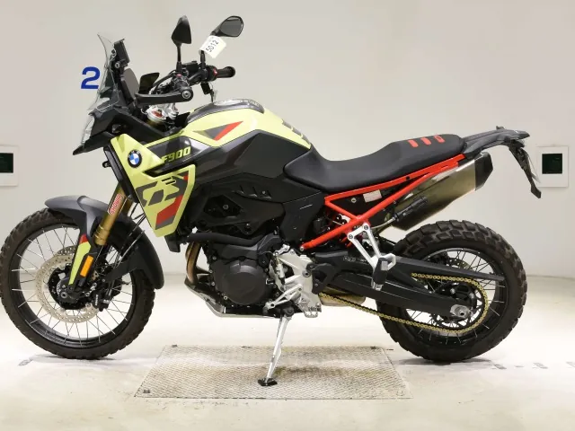 BMW F900Gs 2025, жёлтый, фото 2