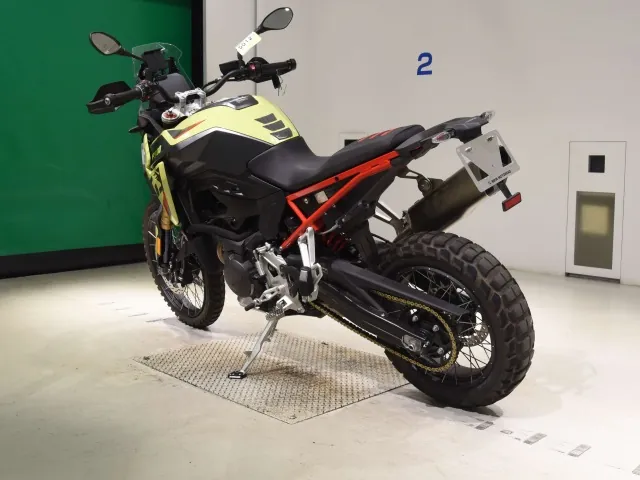 BMW F900Gs 2025, жёлтый, фото 6