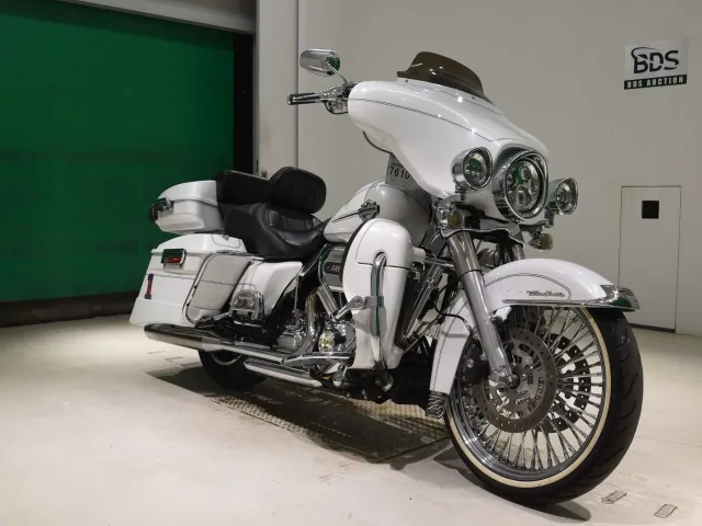 Harley-Davidson FLHTCU1690 2011, белый, фото 3