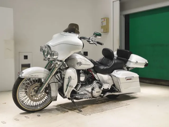 Harley-Davidson FLHTCU1690 2011, белый, фото 4