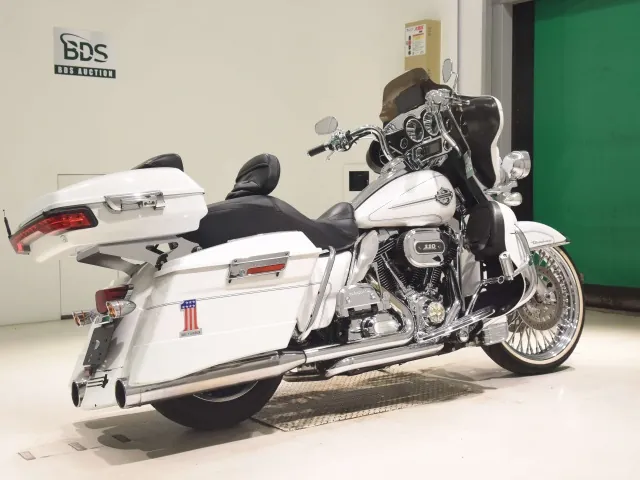 Harley-Davidson FLHTCU1690 2011, белый, фото 5