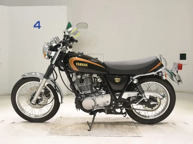 Yamaha SR400 Final Edition Limited 2022, black | gold, фото 2