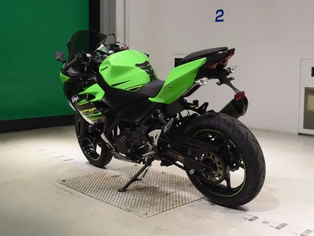 Kawasaki Ninja 400 2018, black | green, фото 6