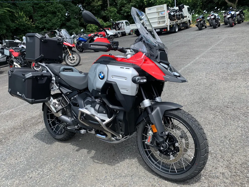 BMW R1300GS ADV 2026, red/silver, фото 2