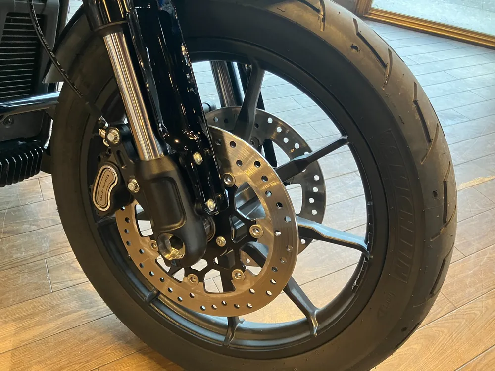 Harley-Davidson FXLRST 2026, чёрный, фото 14