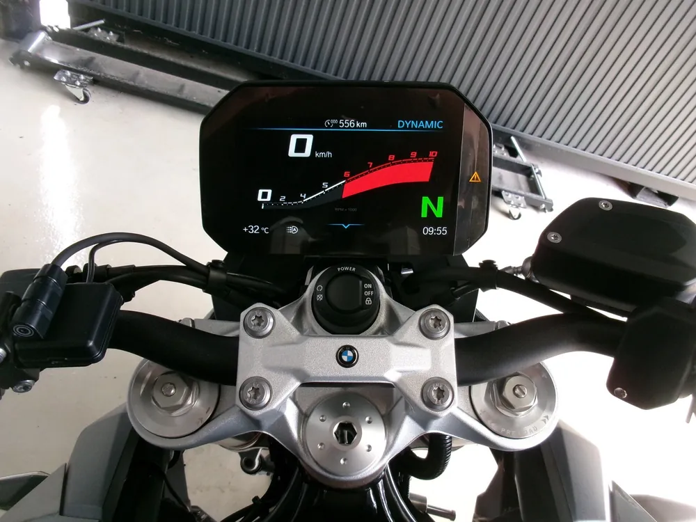 BMW F900R TOURING 2026, чёрный, фото 3
