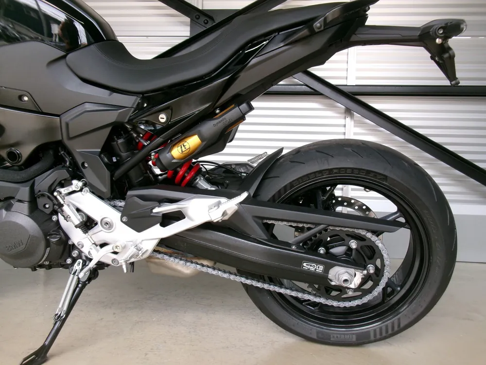 BMW F900R TOURING 2026, чёрный, фото 9
